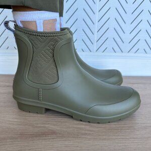 ⭐UGG Australia Women Boots Waterproof Rain Sz 7 Chevonne Geniune Sheep Fur Olive